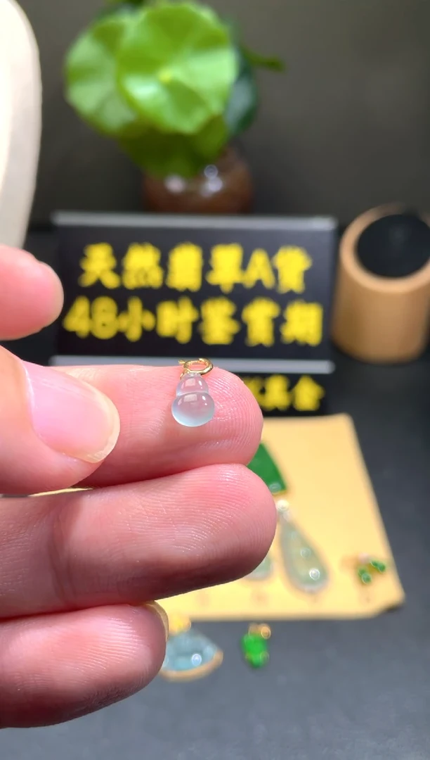 颈饰18K金镶嵌翡翠翡翠A货