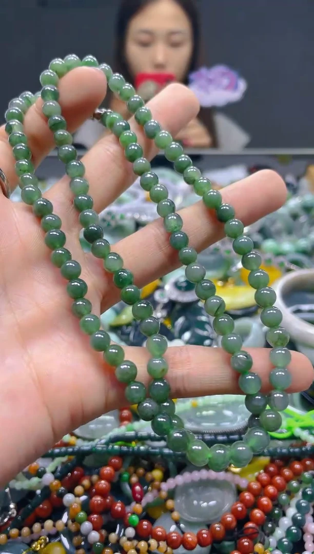 颈饰未镶嵌翡翠5MM/T/翡翠A货，一件也是批发价