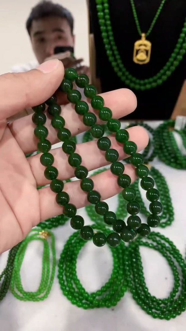 和田玉（碧玉）未镶嵌项链卡8的菠菜绿