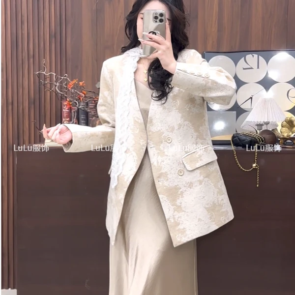 璐璐力推--春季新款小个子气质百搭提花设计感不规则V领西装外套