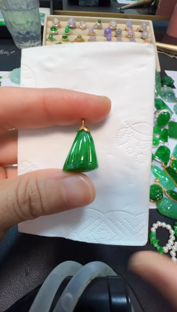 吊坠(不含链)18K金镶嵌翡翠568