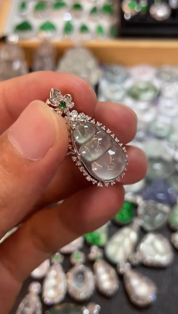 翡翠18K金镶嵌吊坠(不含链)豆子