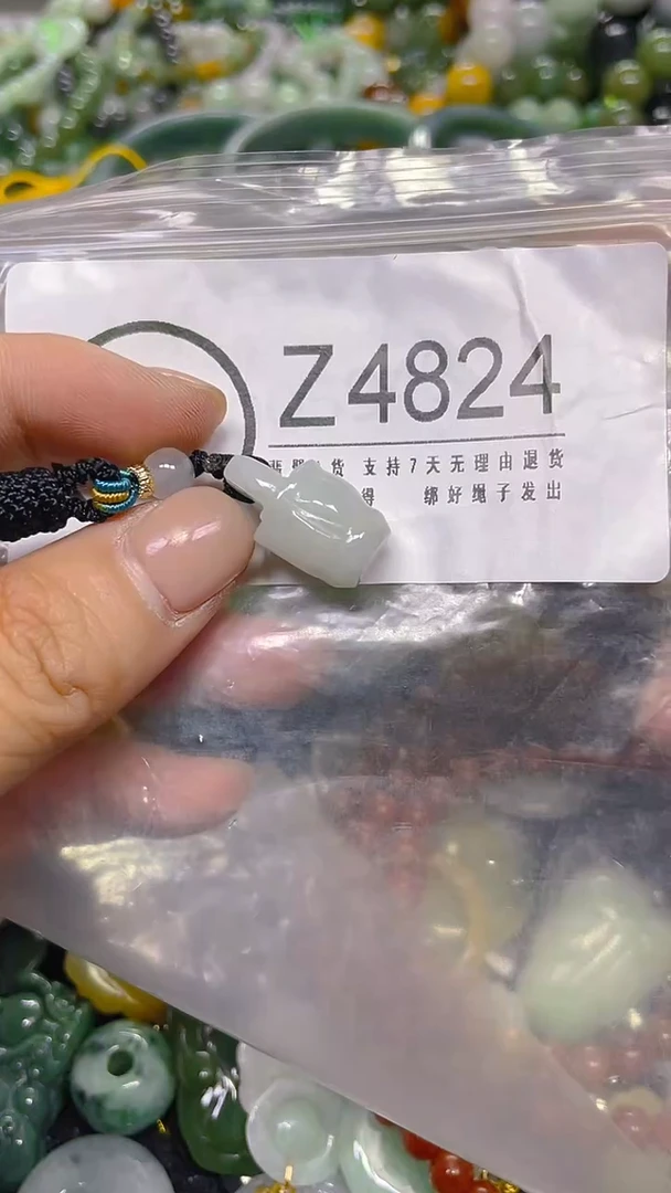 颈饰未镶嵌翡翠/ Z /翡翠A货，一件也是批发价
