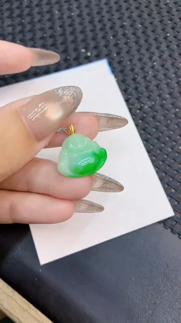 颈饰18K金镶嵌翡翠1