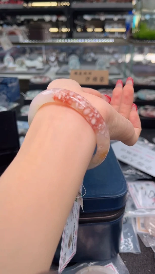 未镶嵌手镯石英质玉六*六圈口（赠品镯心）