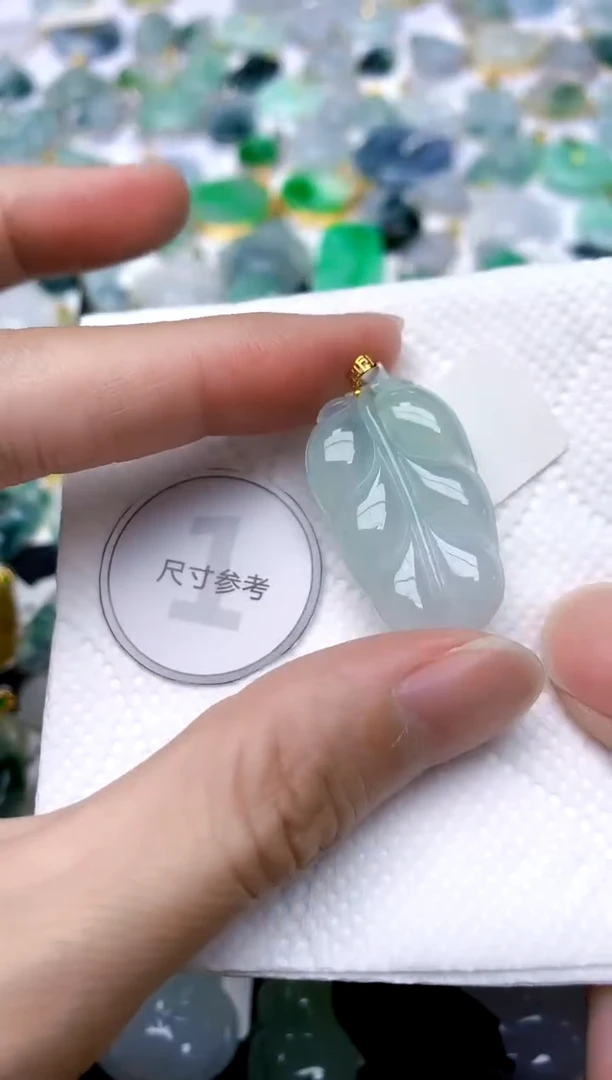 颈饰18K金镶嵌翡翠天然A货翡翠