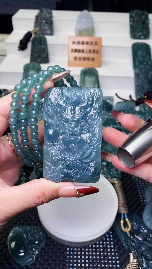 颈饰未镶嵌翡翠