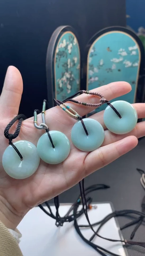 颈饰未镶嵌翡翠平安扣-多样性发一