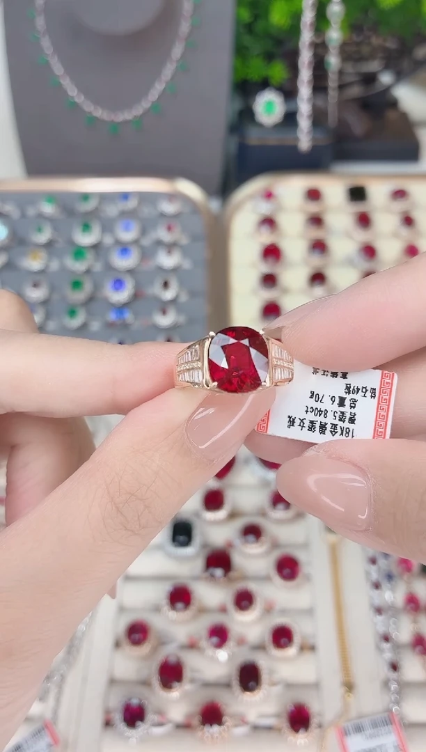 18K金镶嵌碧玺戒指碧玺5.84CT