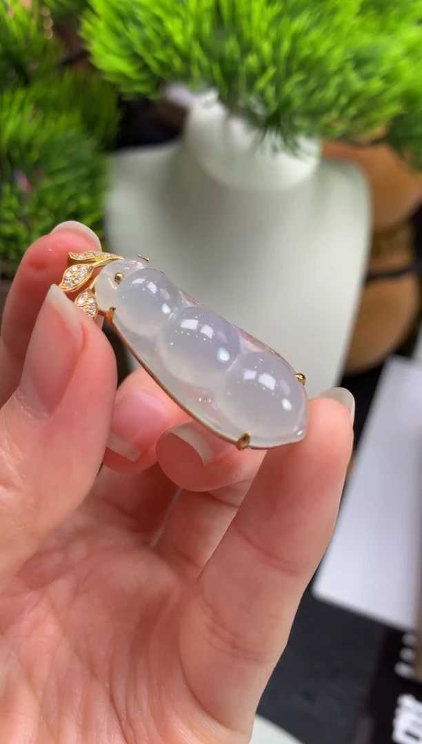 颈饰18K金镶嵌翡翠笑***！---125523