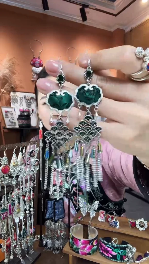 【闪购商品】刺绣纯手工民族风耳环