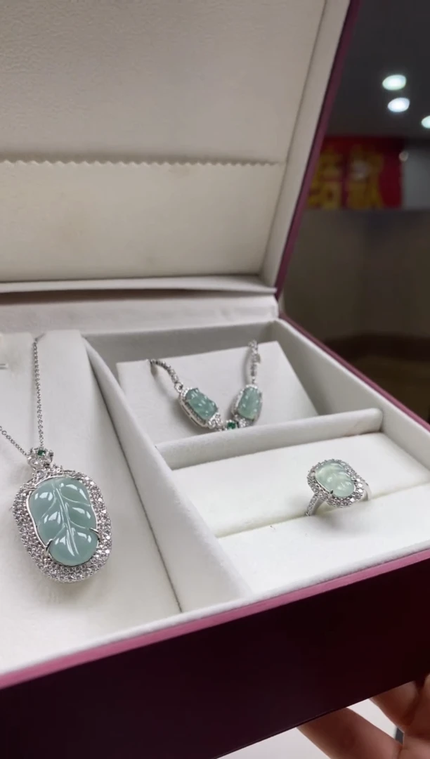 【闪购商品】翡翠颈饰未镶嵌********q6