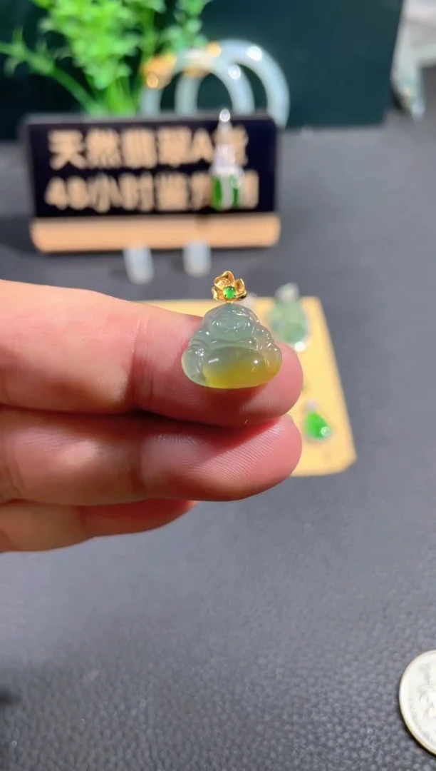 翡翠18K金镶嵌颈饰翡翠