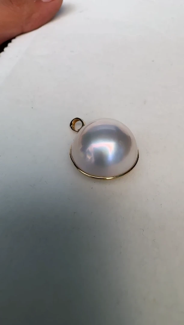 18K金镶嵌拼合珍珠（马贝珠）颈饰吊坠
