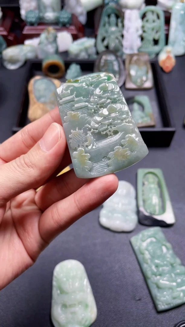 颈饰未镶嵌翡翠58  天然翡翠a货  山水