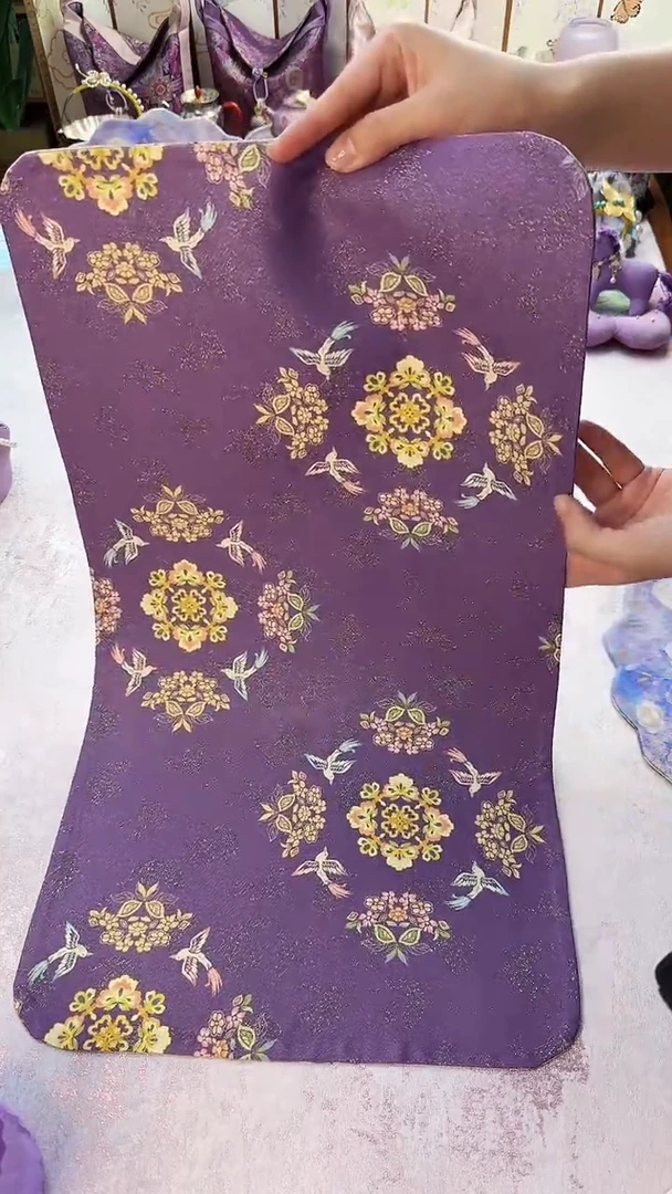 18紫色宝相花织金蝴蝶 双面茶席