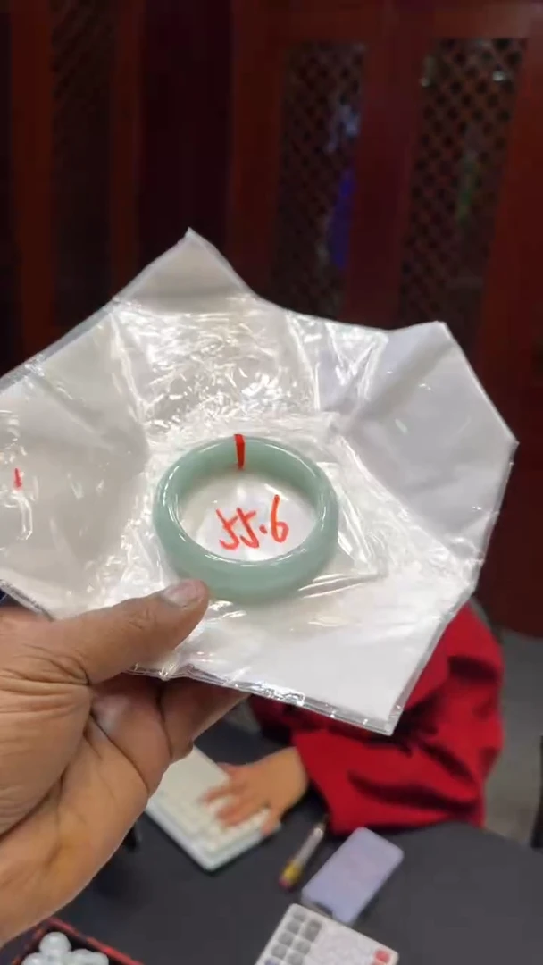 【闪购商品】翡翠手镯未镶嵌手镯