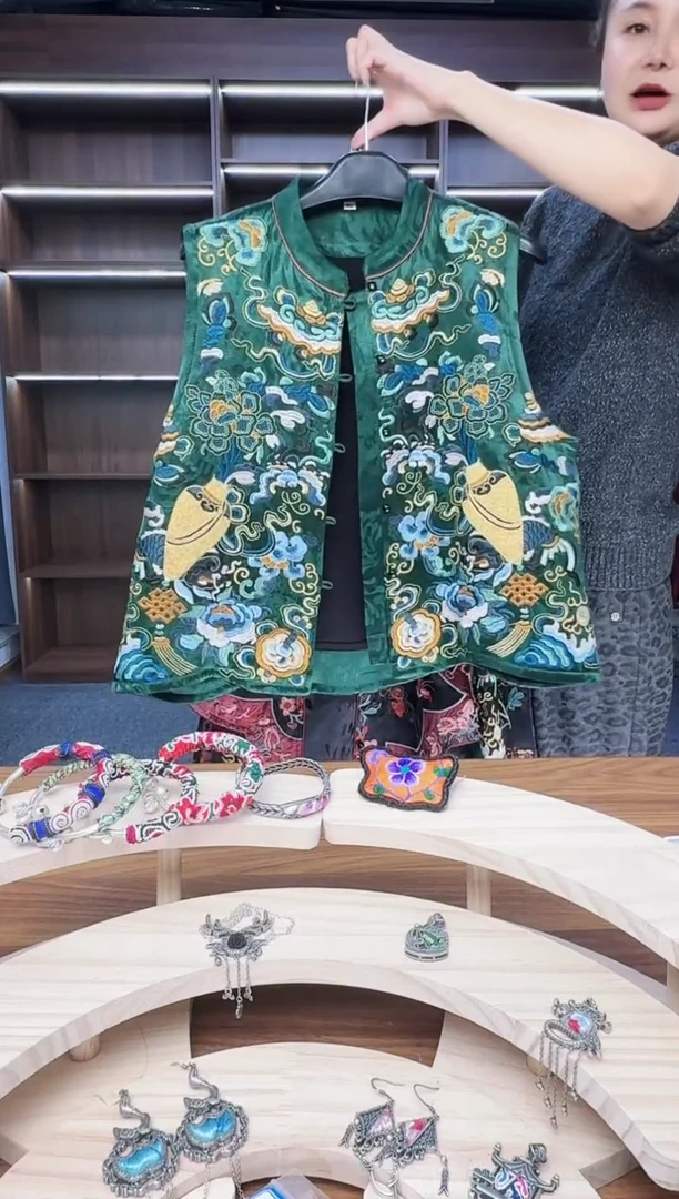 织绣L103蒙阿苏苗绣传承