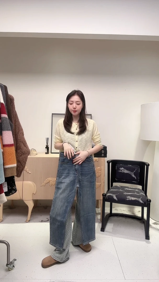 水洗蓝色经典九分牛仔裤