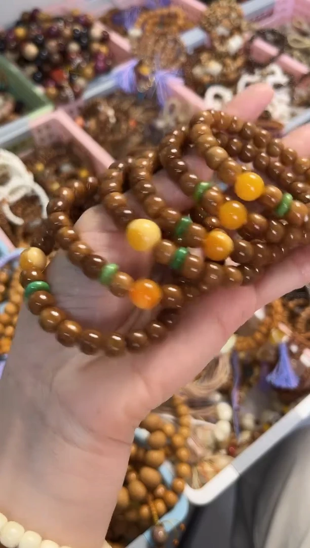 未镶嵌手串石英质玉（缅黄）库克老型7*8mm搭配缅黄多样性发货