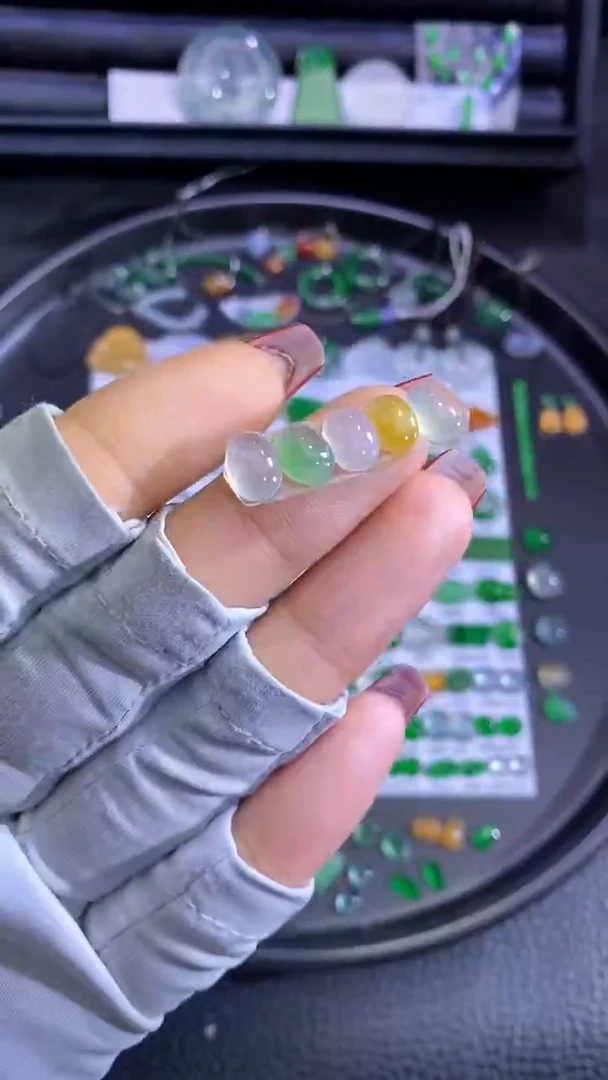 未镶嵌挂件翡翠蛋面