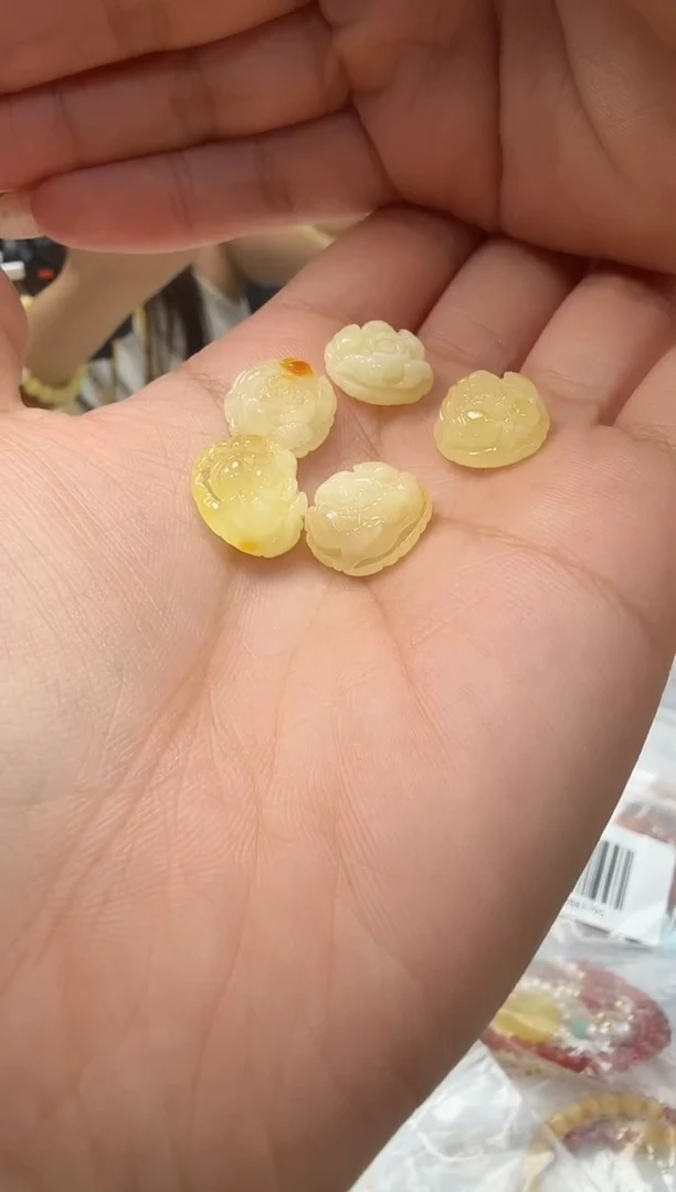 未镶嵌琥珀裸石随机一件