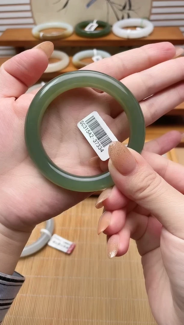 未镶嵌手镯和田玉54