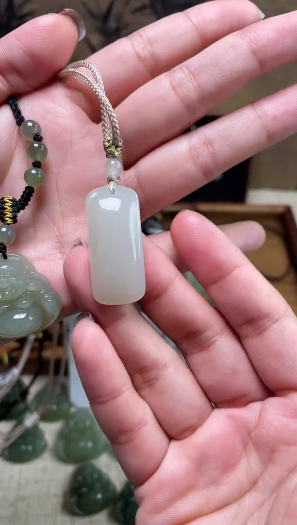 【闪购商品】和田玉颈饰未镶嵌30无事牌