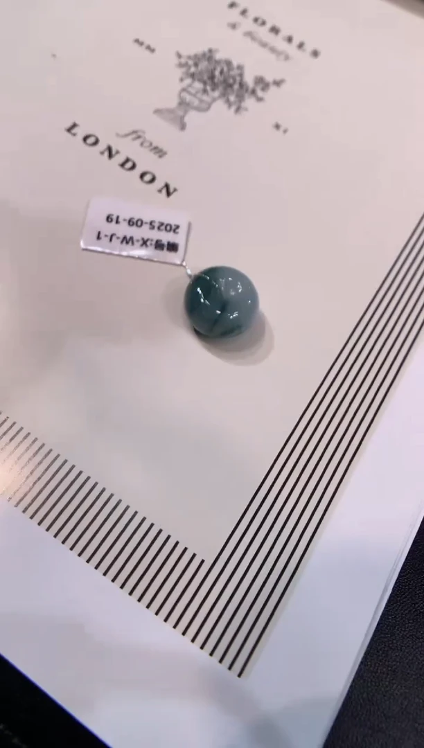 颈饰未镶嵌翡翠平安扣