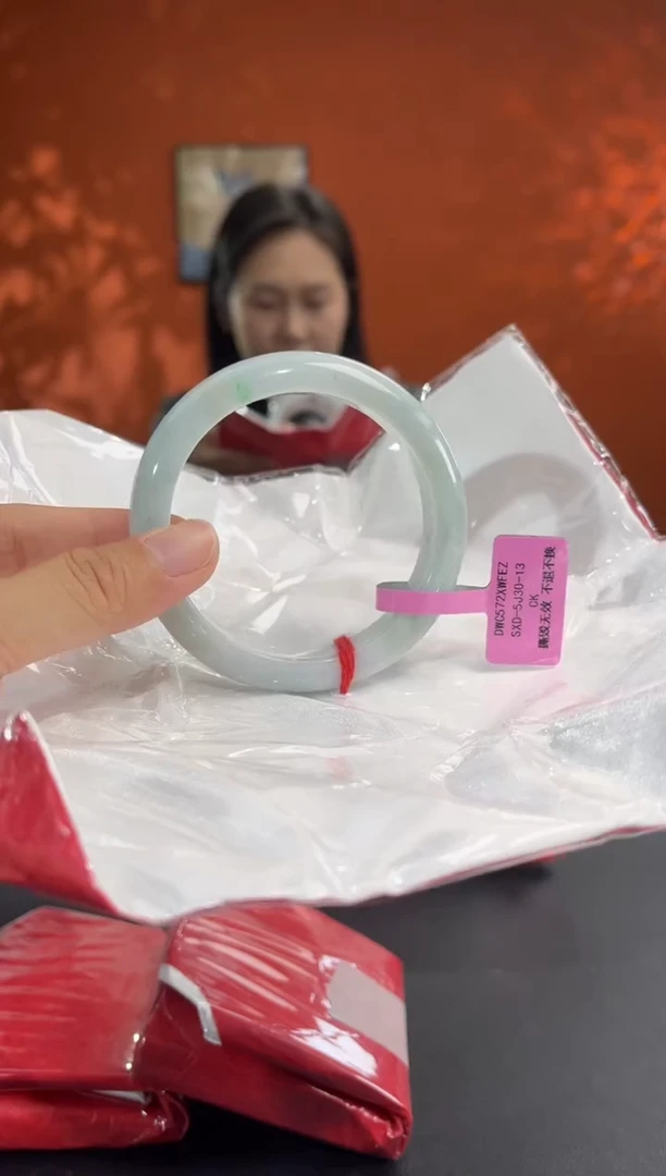 未镶嵌手镯翡翠4