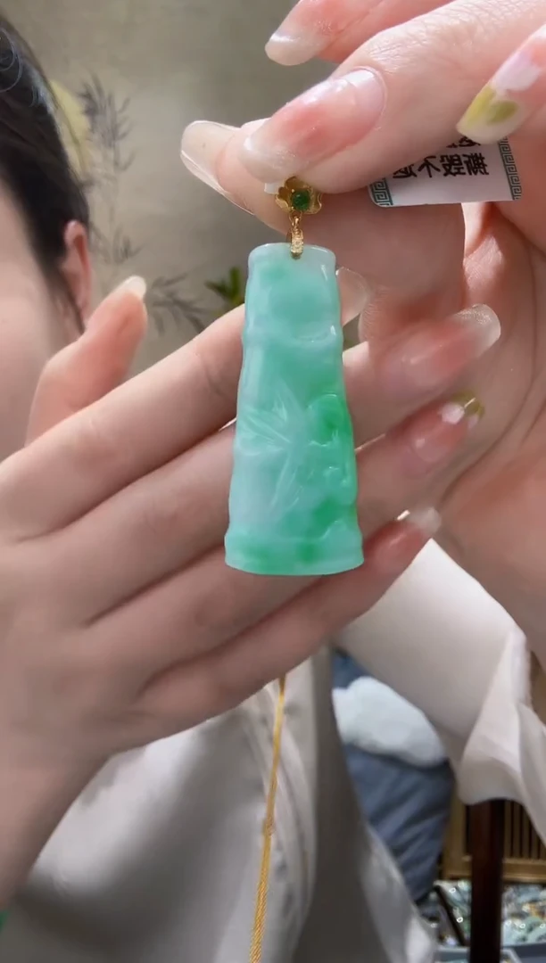 翡翠未镶嵌颈饰吊坠