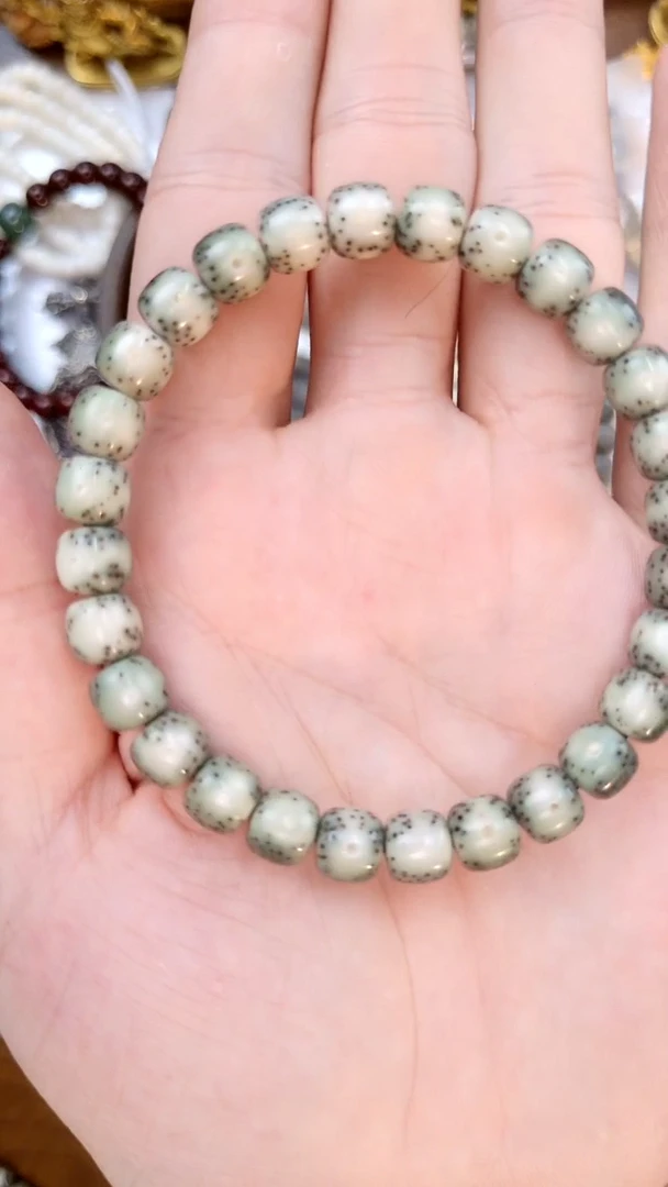 星月菩提手串绿包白正月大眼睛8*7mm