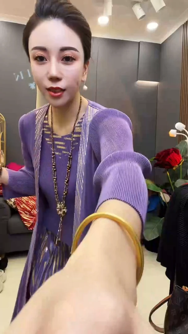 聚酯纤维（涤纶）紫色 金边裙
