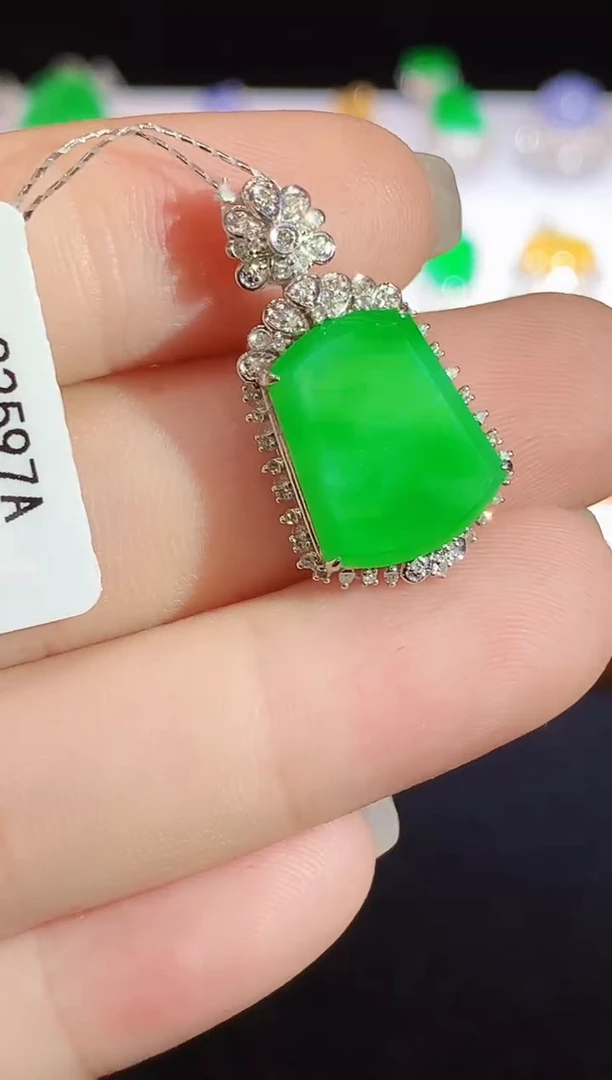 翡翠18K金镶嵌吊坠(不含链)L0417多样性发其一