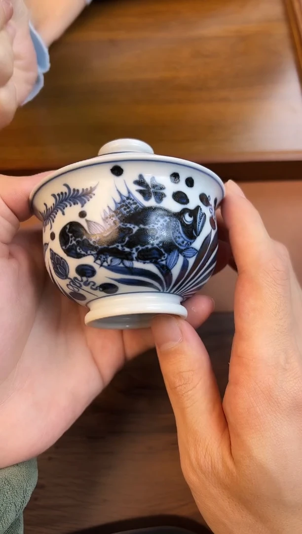 问青坊纯手工手绘青花仿元鱼藻柴窑布袋二才盖碗