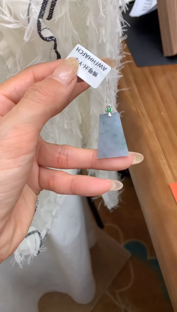 【闪购商品】翡翠颈饰18K金镶嵌无事牌