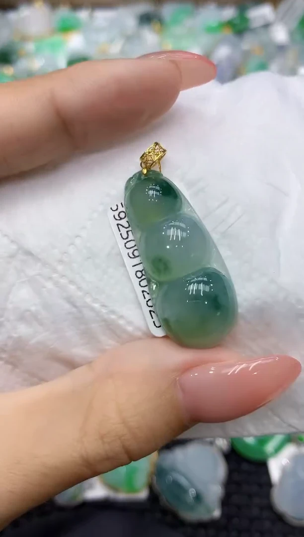 颈饰18K金镶嵌翡翠111111111111