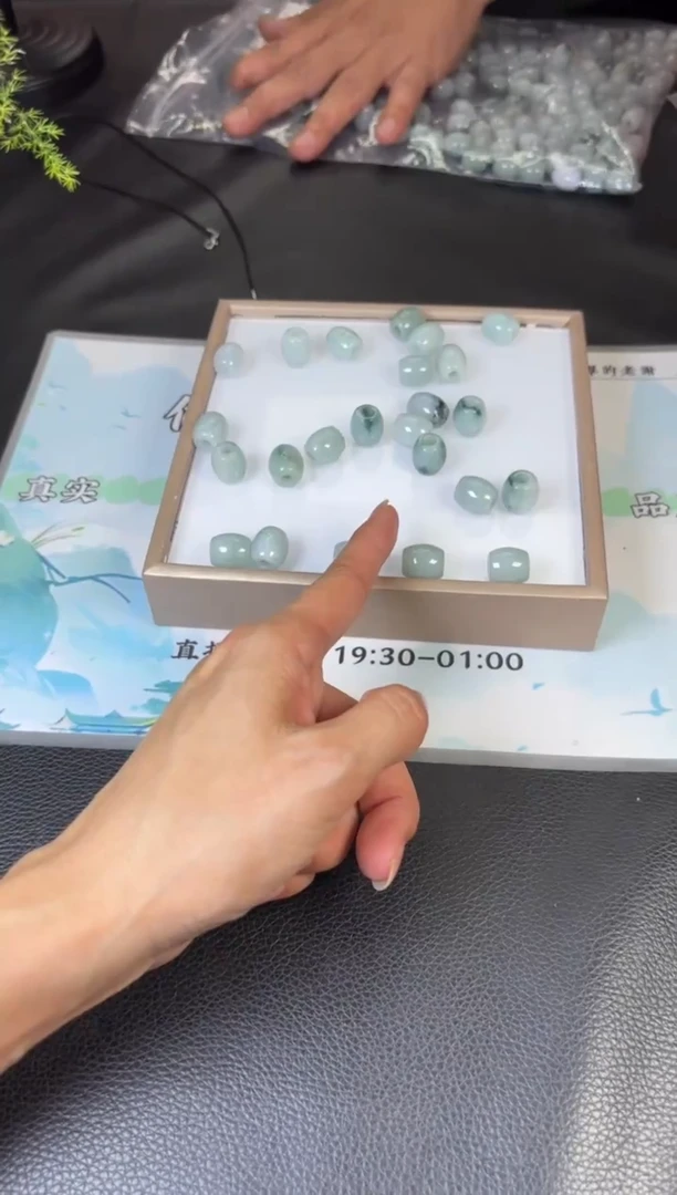 未镶嵌挂件翡翠多样性发一件R703164