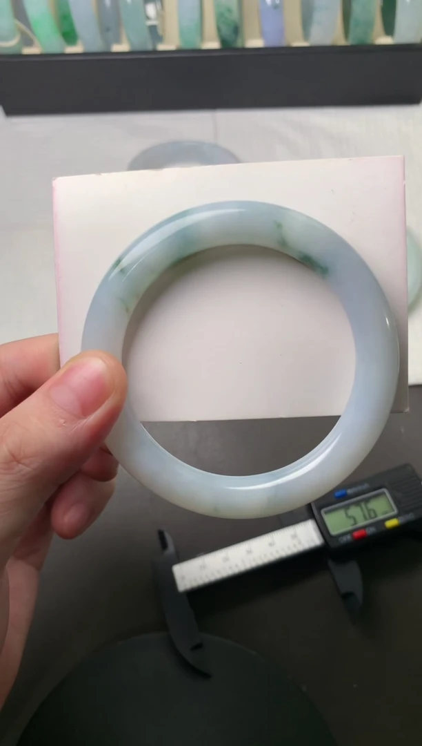 未镶嵌手镯（圆镯）翡翠58.2*10.4*10.1