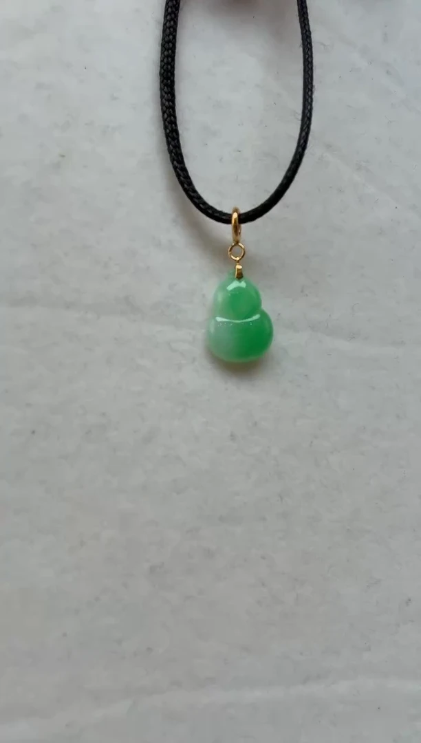 颈饰18K金镶嵌翡翠挂件