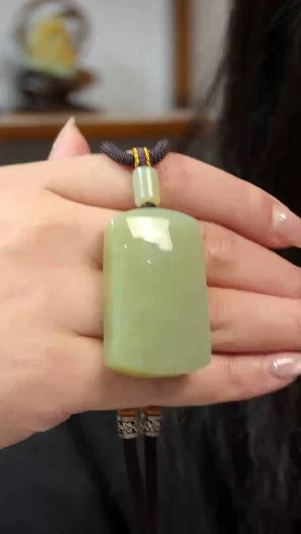 和田玉未镶嵌颈饰无事牌