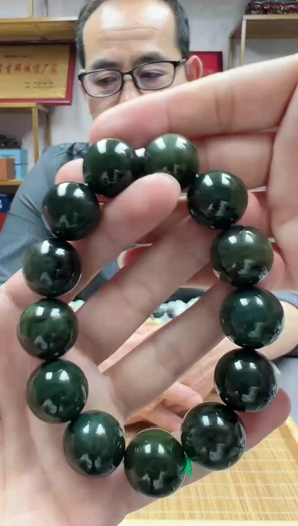 手串未镶嵌和田玉18俄红皮