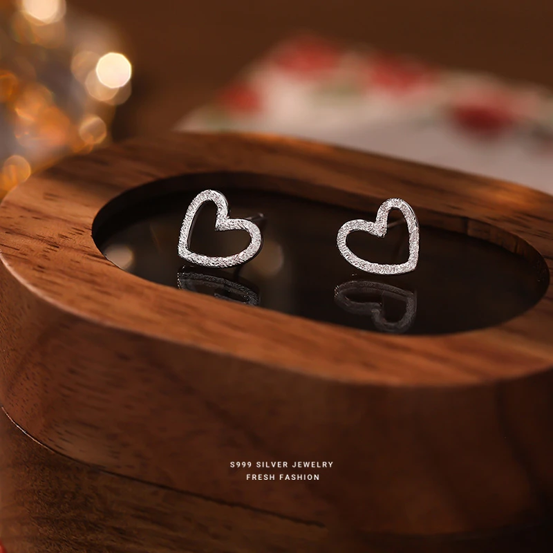 足银耳饰 波光粼粼爱心耳钉女足银时尚百搭磨砂镂空心形甜美耳饰
