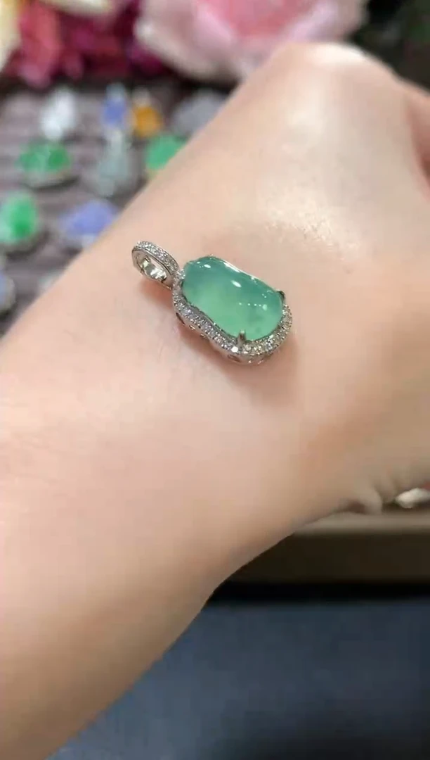 吊坠(不含链)18K金镶嵌翡翠a1