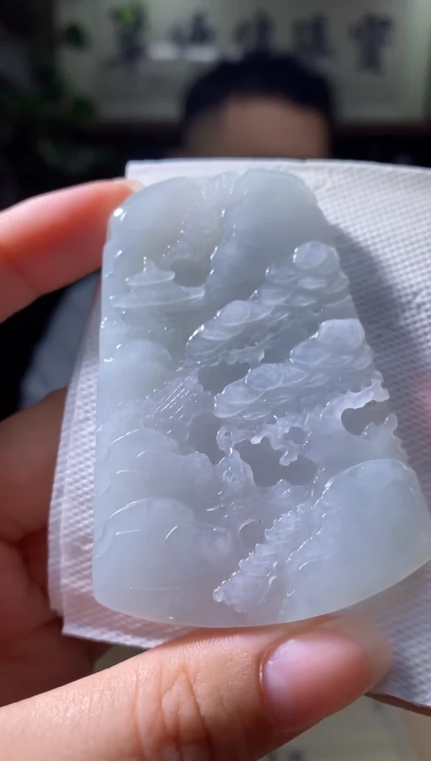 翡翠未镶嵌颈饰山水牌