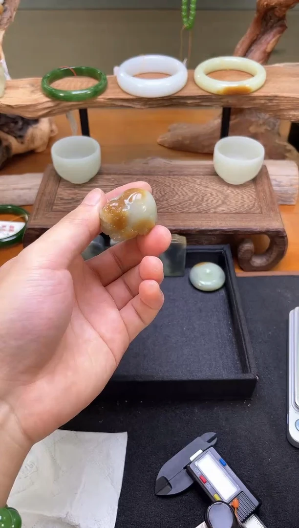 吊坠(不含链)未镶嵌和田玉东*破若羌糖黄 貔貅 76