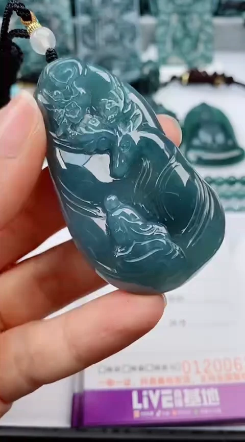 翡翠未镶嵌颈饰