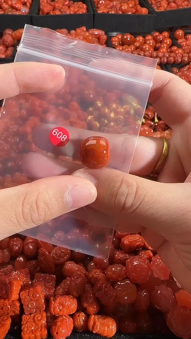 颈饰未镶嵌南红玛瑙1