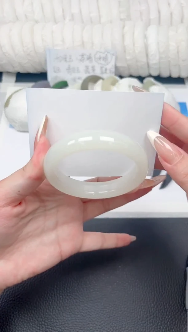 未镶嵌手镯和田玉90-青白56.4