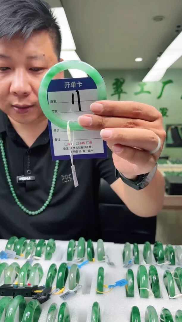 未镶嵌手镯石英质玉59+
